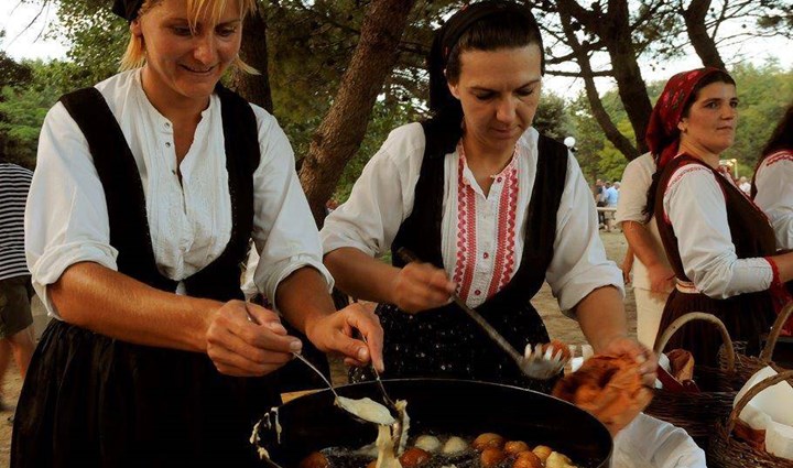 Performance by KUD (Folklore group) “San Marino”  1